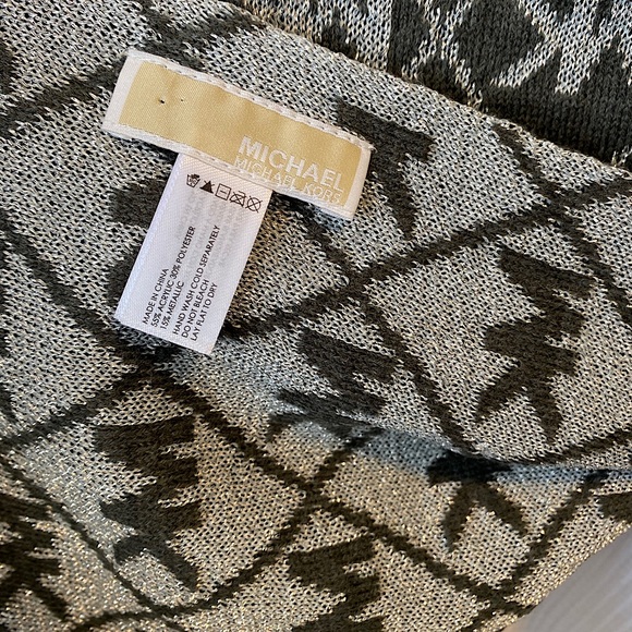 Two-Tone Scarf - Picture 2 of 2